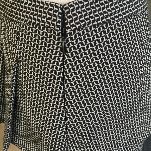 The Limited Black and White Size‎ 2 - Picture 6 of 7